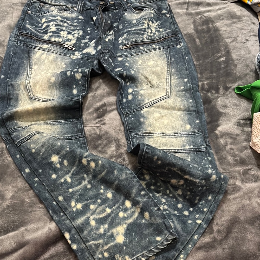 Relaxed Blue and White Distressed Jeans with Artistic Bleach Effect